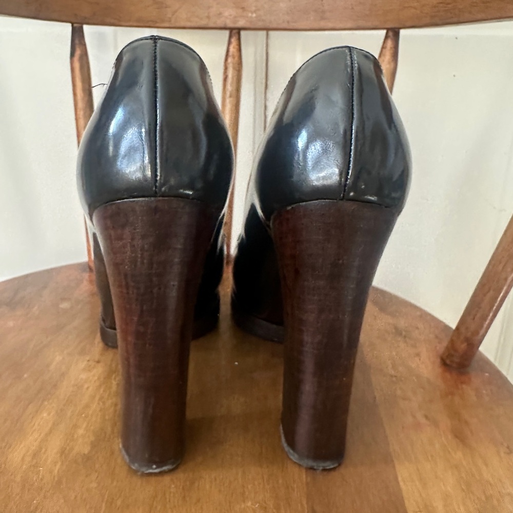 Gucci Black Patent Leather Platform Pumps - Picture 5 of 8